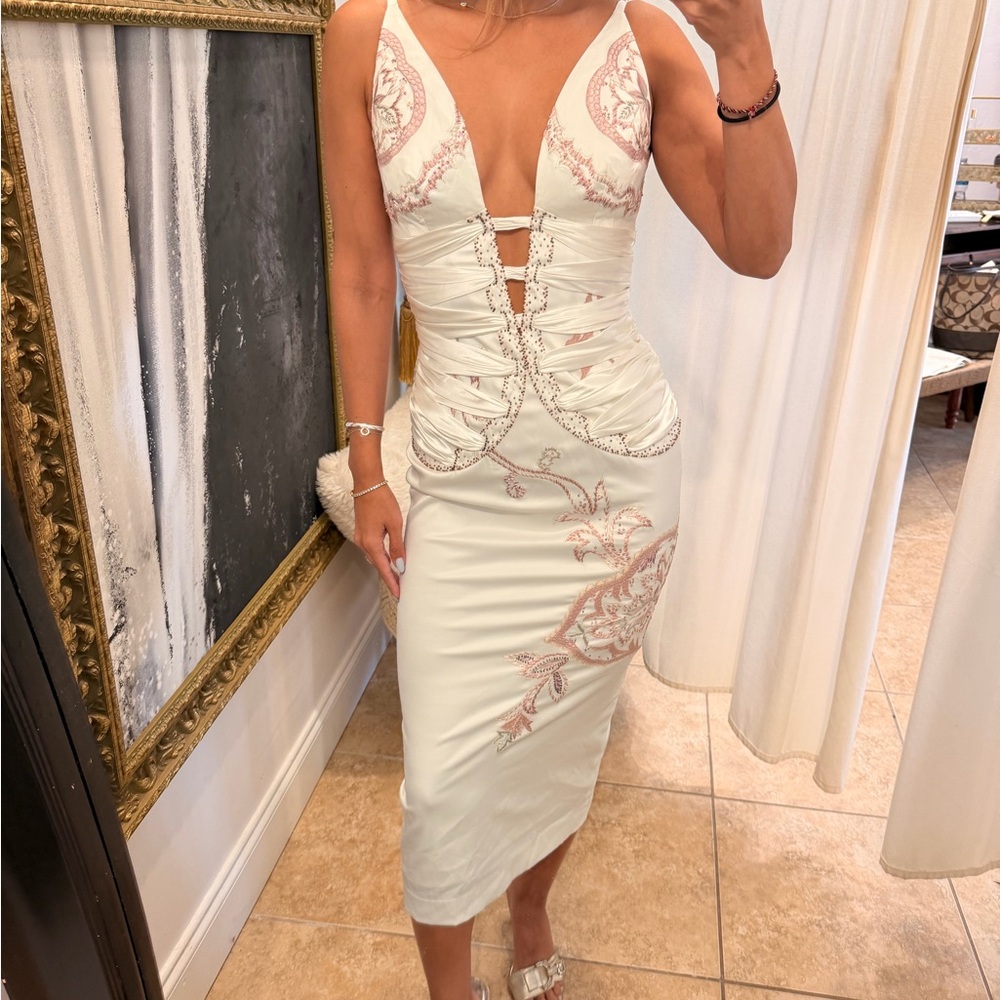 Ivory Lace-Accent Midi Dress with Plunge Neck - Picture 4 of 5